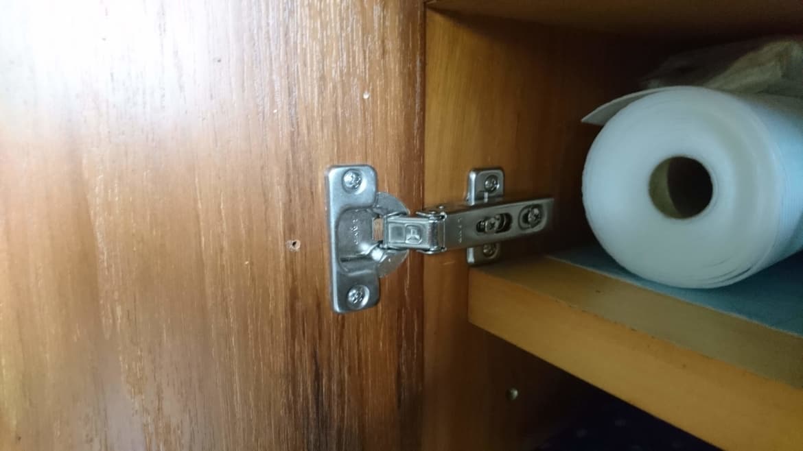 蝶番の調整・交換なら名古屋市中村区の建具修理の窓口名古屋市中村区